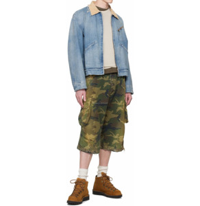 Nouveaux shorts cargo unisexes en coton délavé et déchiré, coupe oversize, longueur genou, motif camouflage vert, avec étiquettes. - Product Image 1