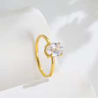 Cincin Oval CZ Gaya Pertunangan Baja Tahan Karat Lapis Emas PVD 4 Prong 8x6mm Solitaire Tahan Air Hipoalergenik Grosir Kustom