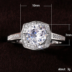Anello Quadrato con Cristalli Pavé per Donne, Accessorio Moda Geometrico Unico per Uso Quotidiano e Feste - Product Image 5