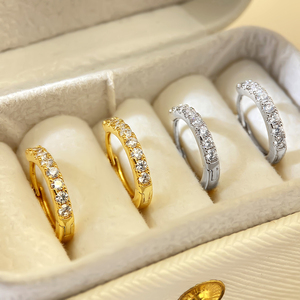 Aros de Oro de 18K Hipoalergénicos al por Mayor, Pendientes de Aro Huggie Clásicos de 15mm con Una Hilera de Zirconia para Mujer - Product Image 1