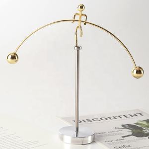 Modellino Creativo a Gamba Singola per Arredamento Ufficio e Casa, Giocattolo Energetico a Movimento Perpetuo, Decompressivo, Scientifico, Psicologico, Equilibrista per Scrivania - Product Image 6