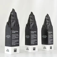 Trophée en marbre noir découpé en forme de montagne avec socle en marbre blanc, vente en gros