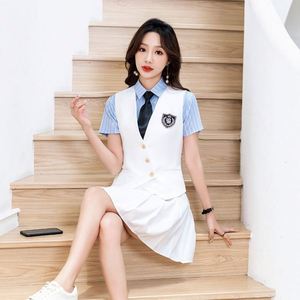 Traje de Graduación de Diseño Elegante y Moderno: Blazer, Camisa y Falda Plisada para Estudiantes de Secundaria - Product Image 3