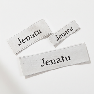 Etiquetas Tejidas Personalizadas Minimalistas, Texto Negro sobre Blanco, Plegadas y Cortadas, Etiquetas Premium para Ropa - Product Image 2
