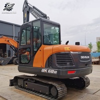 Vente Flash : Excavatrice sur chenilles d'occasion Develon60, 6 tonnes, système hydraulique complet, bon état, livraison rapide, expédition mondiale