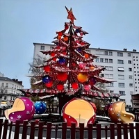 Décor de Luxe : Manège de Père Noël Auto-Propulsé avec Lumières Colorées Programmables pour Expositions de Noël Extérieures Haut de Gamme en Centres Commerciaux