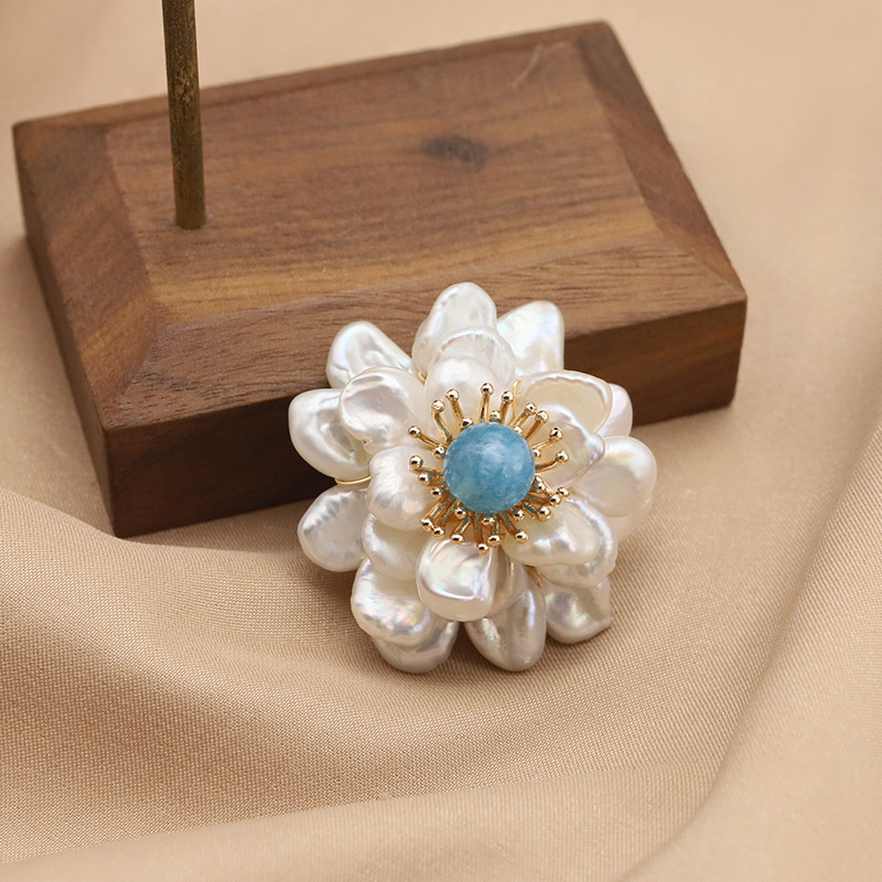 GO0332C-7 Broche fleur à trois couches aigue-marine