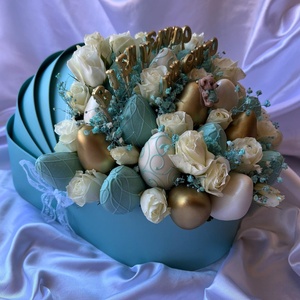 Panier en carton en forme de lit de bébé pour arrangement floral de fraises, idéal pour les cadeaux de baby shower - Product Image 6