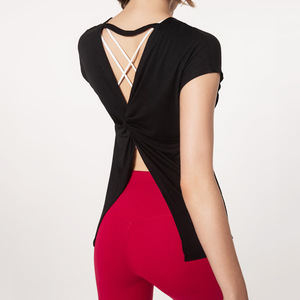 Camiseta de yoga para mujer al por mayor con espalda cruzada y abierta, top deportivo holgado de manga corta para gimnasio, entrenamiento, pilates, OEM ODM - Product Image 3