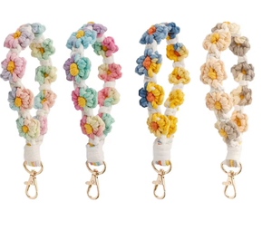 Portachiavi Artigianale Bohemien di Tendenza con Fiore all'Uncinetto, Ciondolo Colorato a Margherita in Peluche, Eco-Friendly, Intrecciato a Mano, da Polso per Donna - Product Image 3