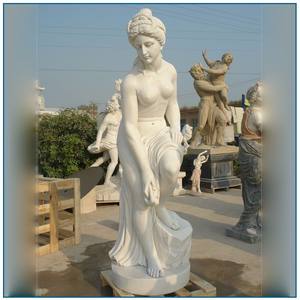 Scultura in Marmo Italiano di Donne Famose per Giardino, Altre Sculture e Incisioni in Pietra - Product Image 1