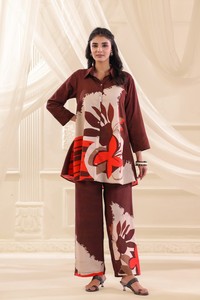 Ensemble coordonné élégant pour femmes, imprimé floral abstrait, tunique à col boutonné avec pantalon large, vêtements tendance - Product Image 3