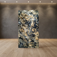 Revêtement mural intérieur en pierre naturelle translucide, mince et de conception contemporaine, finition de surface durable