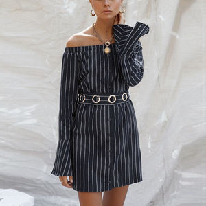 Robe chemise boutonnée à épaules dénudées et manches longues évasées pour femmes avec <span class=keywords><strong>ceinture</strong></span> - Product Image 3