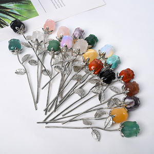 Fleur sculptée en cristal de quartz rose naturel avec tige en argent, artisanat fait main, cristal de guérison, décoration d'intérieur, cadeau - Product Image 1