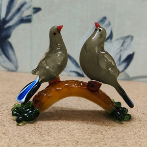 Figurines d'oiseaux en verre soufflé à la main, paire sur branche, décoration artistique, sculpture animale de collection, faite à la main - Product Image 1