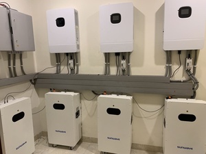 썬웨이브 51.2볼트 저전압 314Ah 15kWh 16kWh 스탠드형 수직 8000 딥사이클 리튬인산철 배터리 (바퀴 포함) - Product Image 4