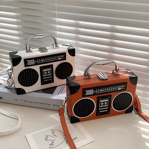 Bolso de Mano con Forma de Casete de Radio, Mini Bolso con Asa Superior y Correa Ajustable para Mujeres y Niñas - Product Image 1