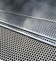Tôle perforée en acier inoxydable certifiée ISO 9001, épaisseur précise, maille métallique perforée pour équipement de transformation alimentaire