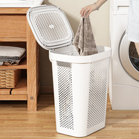 Panier à linge fin et moderne Mind Reader 60L, léger, avec couvercle ventilé, en plastique, lot de 2, blanc