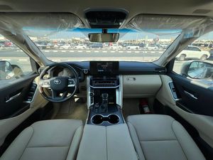 Toyota <span class=keywords><strong>Land</strong></span> <span class=keywords><strong>Cruiser</strong></span> GXR 2024, Motor 4.0L/V6, 271 HP, 385 Nm de Torque, Volante a la Izquierda, 7 Asientos, Euro IV - Product Image 5
