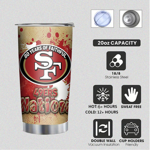 Gobelet isotherme de 20 oz en acier inoxydable, motif football, avec poignée, design audacieux et passionné, mug de voyage écologique et durable, cadeau idéal pour les fans de football - Product Image 3