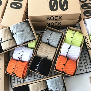 Chaussettes en coton style américain pour hommes, femmes et couples, sportives, anti-frottement, personnalisables avec logo imprimé, décontractées, printemps-été - Product Image 1