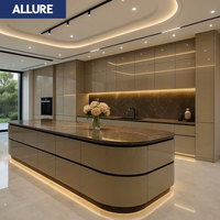 Meubles de cuisine en bois laqué haute brillance Allure, style américain, modèle Pantri personnalisé, pour designs intérieurs modernes