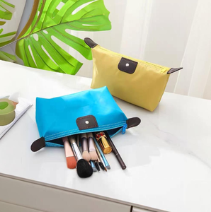 Mini sac de maquillage en polyester à motif de bonbons avec fermeture éclair de voyage à la mode avec logos personnalisés pour le <span class=keywords><strong>rangement</strong></span> du maquillage - Product Image 3