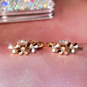 Orecchini a polsino in ottone con fiore, stile classico e vintage, gioielli da donna di tendenza, eleganti - Product Image 6