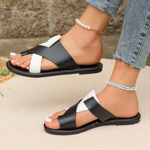 Mujeres 2024 verano nuevo plano antideslizante PU impermeable zapatos de mujer al aire libre Casual cómodo Vestido de playa zapatillas de mujer de gran tamaño - Product Image 3