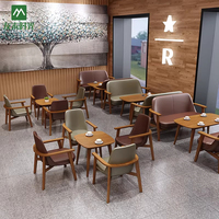 Ensemble de tables et chaises en bois pour café et restaurant de style rétro moderne avec banquette et canapés - Écologique et durable