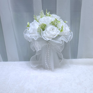 Ramo de Novia de Rosas Artificiales de Tela Estilo Occidental para Bodas y Graduaciones, con Tul y Perlas, para Novias, Venta al por Mayor - Product Image 6