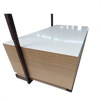 Panneau MDF mélaminé blanc de qualité E1, 18 mm, 4*8 pieds, matériau de meubles d'intérieur moderne, écologique, résistant à l'humidité, avec garantie de 5 ans