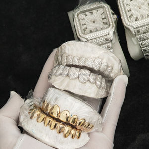 <span class=keywords><strong>Grillz</strong></span> Dents en Moissanite et Diamant VVS Sertis Nid d'Abeille, Joaillerie Fine Hip Hop Argent 925 Plaqué Or Véritable sur Mesure - Product Image 1