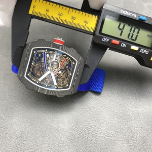 Reloj Mecánico Unisex de Lujo y Alta Calidad con Diseño Esqueletizado Transparente, Correa de Cuero de 22 mm, Esfera con Indicadores, Grosor de 5 mm - Product Image 3
