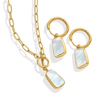 Collier Pendentif Long en Acier Inoxydable Doré avec Coquillage Naturel Blanc Minimaliste Personnalisé Style Européen-Américain et Fermoir OT