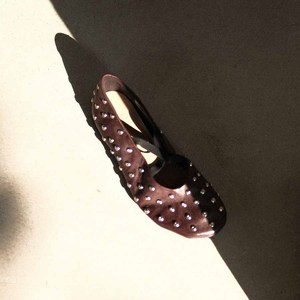 Chaussures de ballet de luxe de haute qualité, à enfiler, avec pierres, personnalisées par un designer, en cuir véritable, à rivets, plates, toutes saisons - Product Image 5
