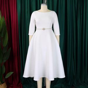 Vestido de noche de manga larga en color liso con cintura delicada que estiliza y cinturón de perlas para fiesta de otoño - Product Image 4