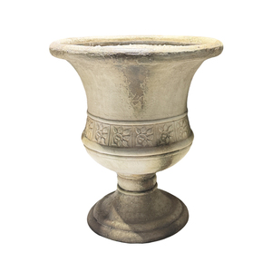 Venta al por mayor OEM: Urna/Florero de pedestal de magnesia vintage con relieve floral beige para decoración de interiores (salón) y exteriores (porche/entrada) - Product Image 1