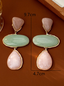 Kaimei 2026 bijoux de mode en gros <span class=keywords><strong>pas</strong></span> <span class=keywords><strong>cher</strong></span> femmes accessoires résine pierres précieuses boucles d'oreilles pendantes 18k or longues boucles d'oreilles géométriques - Product Image 4