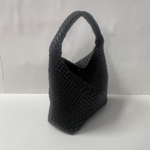 กระเป๋าถือผู้หญิงสไตล์เรโทรแบบสานจากโรงงาน หนังวัวแท้ สะพายไหล่ แฟชั่น พกพาสะดวก - Product Image 3