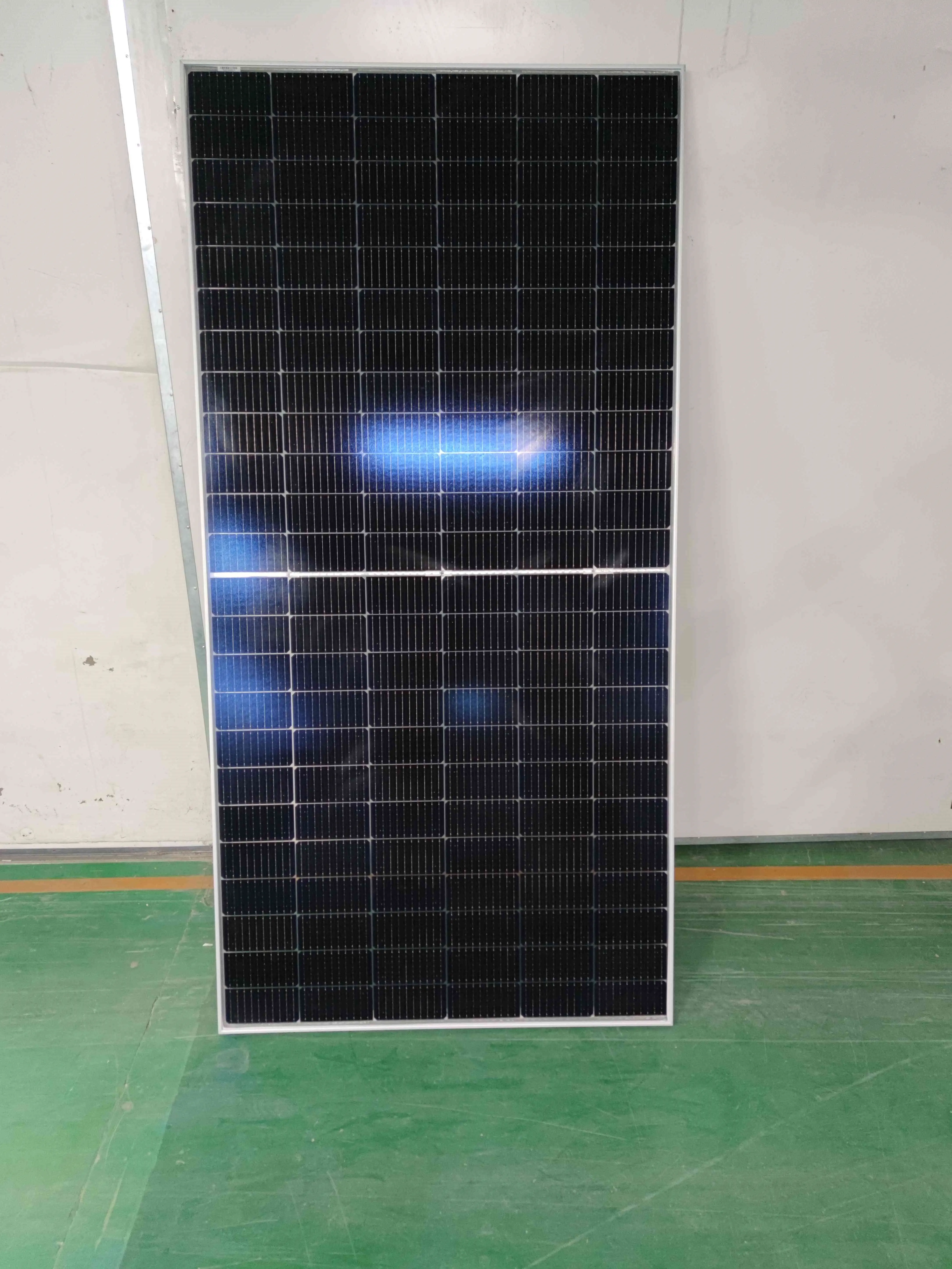 Europe warehouse 700w solar panel cells 210mm monocrystalline solar pv panel