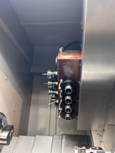 Torno educativo para escuelas secundarias HS HANSUN Modelo 6Y, mini torno de torreta, eje Y único de 3 ejes, diámetro máximo de 400 mm, cama inclinada de servicio ligero - Product Image 3