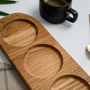 Plateau de service en bois artisanal authentique avec des assiettes en bois d'acacia et de mangue naturel offrant une qualité écologique pour la salle à manger - Product Image 5