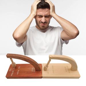 Péndulo de madera para tomar decisiones, juguete de escritorio divertido, para quienes dudan en tomar decisiones, hecho a mano, regalo decorativo para oficina. - Product Image 1
