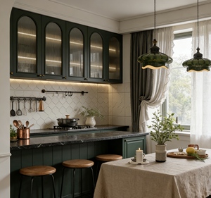 Juego de Muebles de Cocina BALOM 2026 de Lujo en Verde Oscuro con Puertas de Vidrio Arqueadas, Iluminación Integrada, Muebles de Cocina Modulares Personalizados - Product Image 1