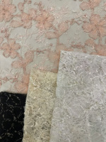 Tissu en dentelle florale brodée multicolore avec embellissements en perles, tissu en dentelle à paillettes