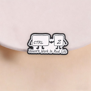 เข็มกลัดรูปปุ่มกด CTRL Z สำหรับตัดต่อข้อความ (<span class=keywords><strong>Undo</strong></span> Shortcut Key)  แบบตลกๆ ทำจากโลหะผสม สำหรับโปรแกรมเมอร์ - Product Image 1
