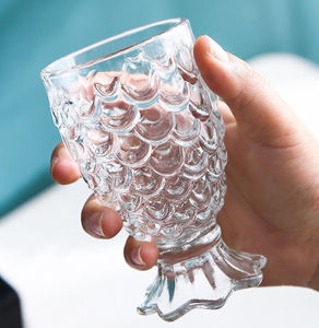 Ensemble de 7 pièces en verre motif sirène pour la vente en gros, comprenant une carafe à <span class=keywords><strong>eau</strong></span> à motif écailles de <span class=keywords><strong>poisson</strong></span> en relief de 1,25 L et 6 verres à jus gravés motif <span class=keywords><strong>poisson</strong></span> - Product Image 6